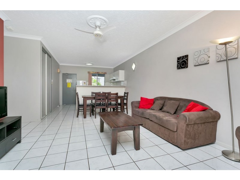 3 17a Upward Street, Cairns City QLD 4870