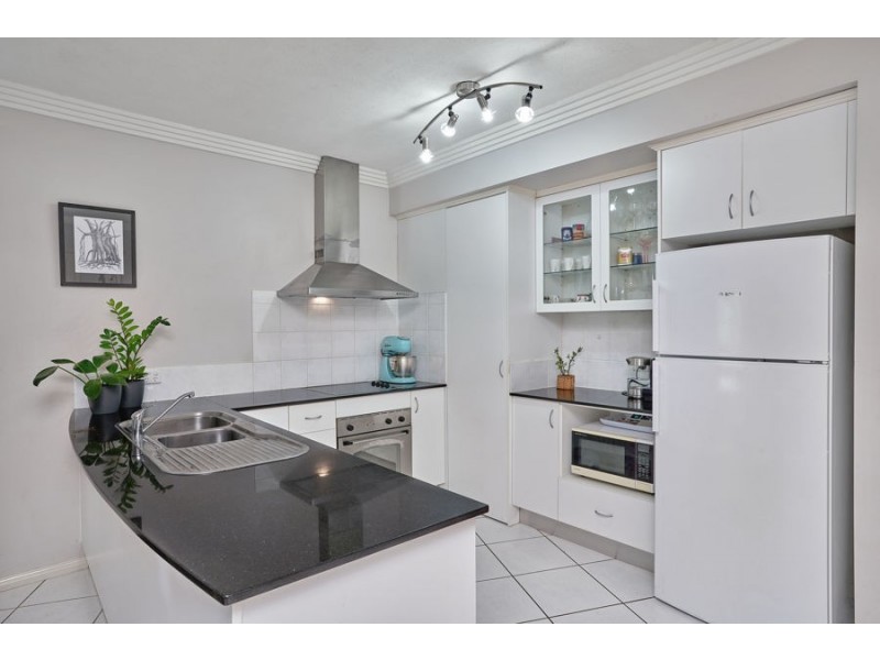 11 285-291 Esplanade, Cairns North QLD 4870