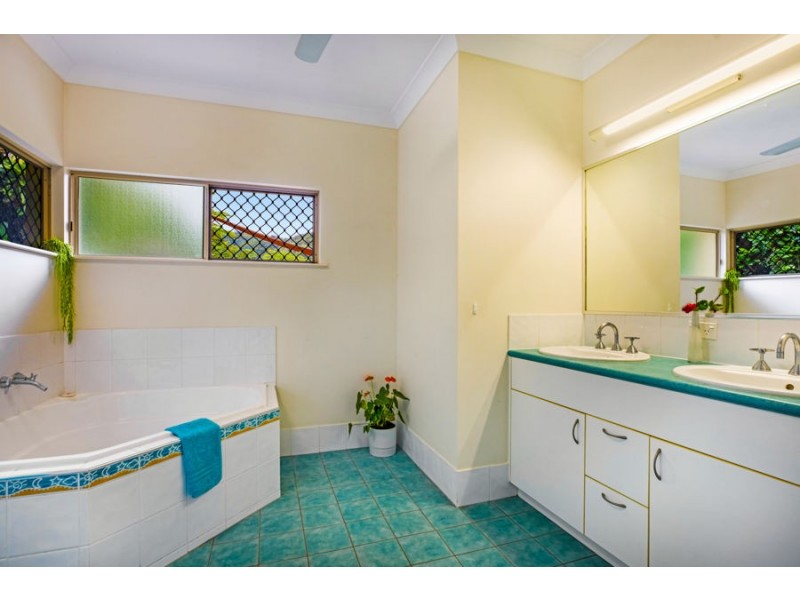 91 Gamburra Drive, Redlynch QLD 4870