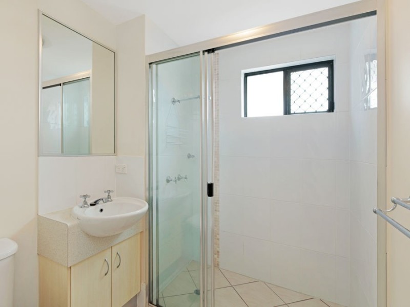 4/6 James Street, Parramatta Park QLD 4870