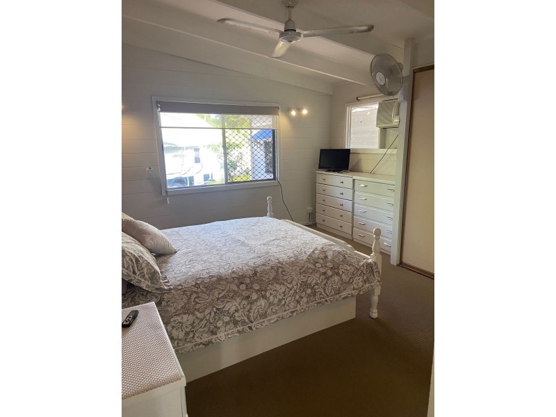 Whitfield QLD 4870