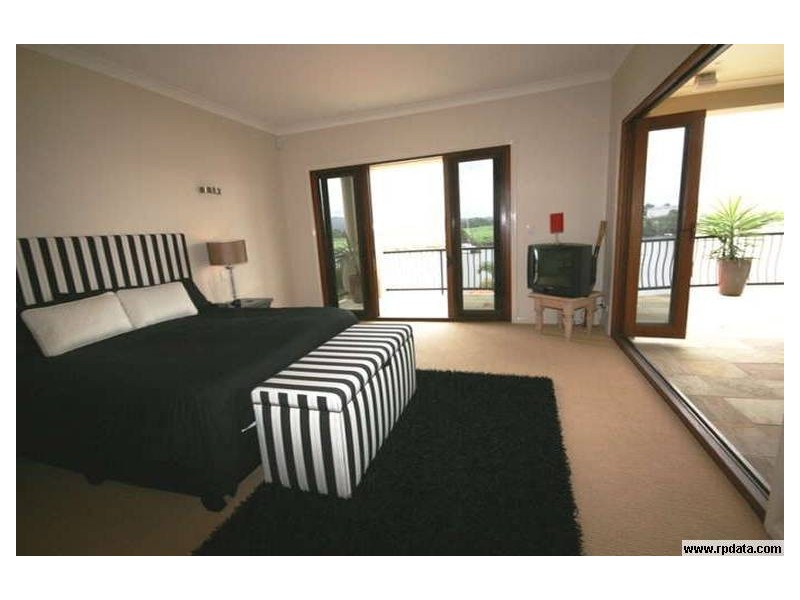3121 Riverleigh Drive, Hope Island QLD 4212