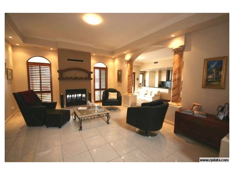 3121 Riverleigh Drive, Hope Island QLD 4212