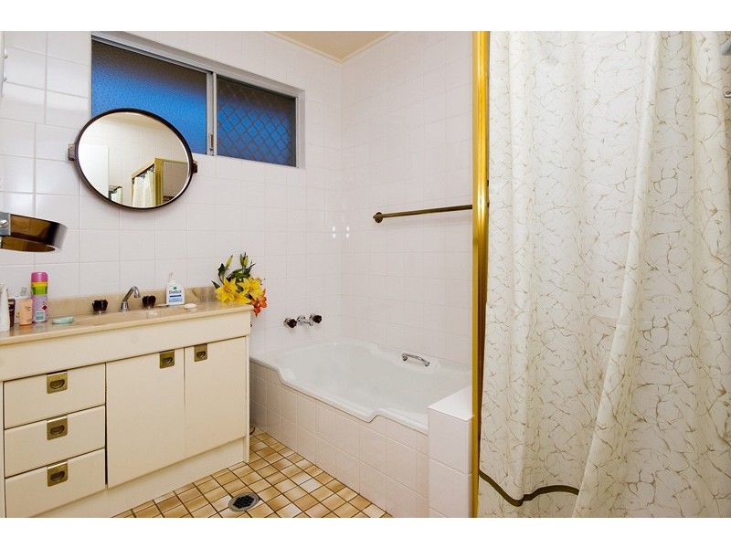 27 Nankeen Avenue, Paradise Point QLD 4216