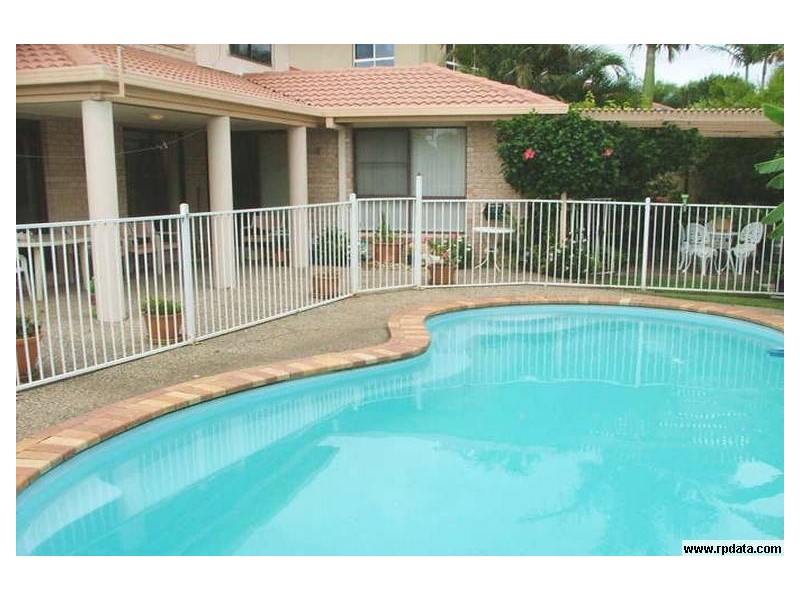 1 Cayman Court, Runaway Bay QLD 4216