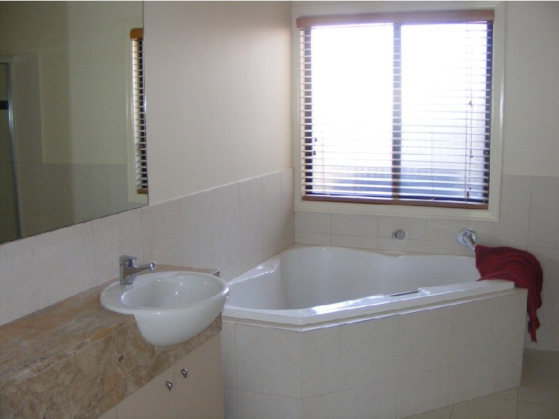 Hope Island QLD 4212