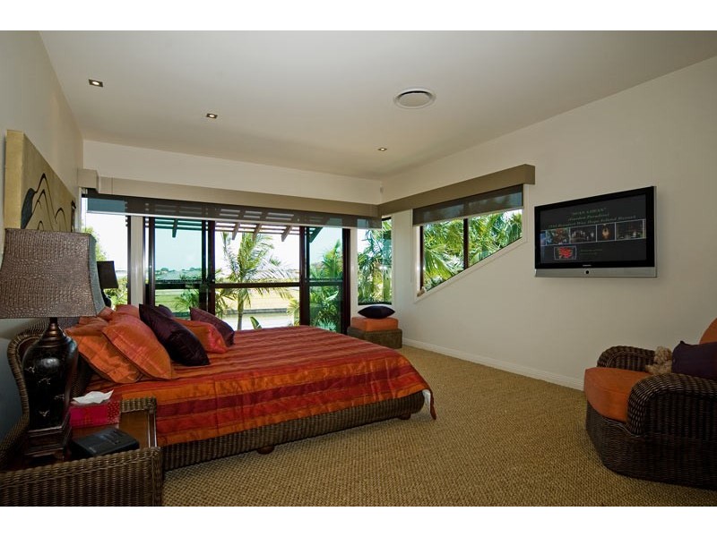 2164 Beaufort Way, Hope Island QLD 4212