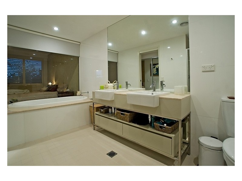 Hope Island QLD 4212