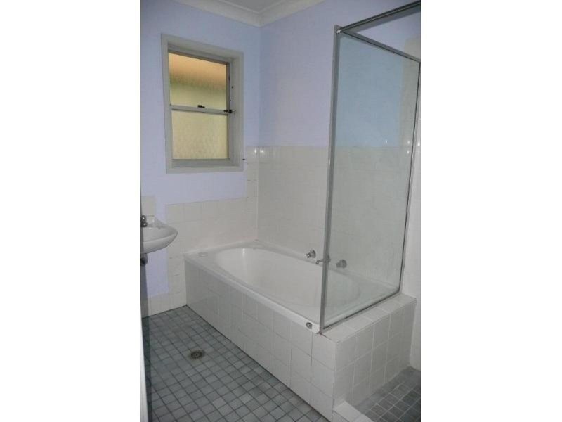 8 Hughes Street, Taree NSW 2430