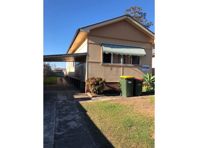 2/27 Railway Parade, Taree NSW 2430