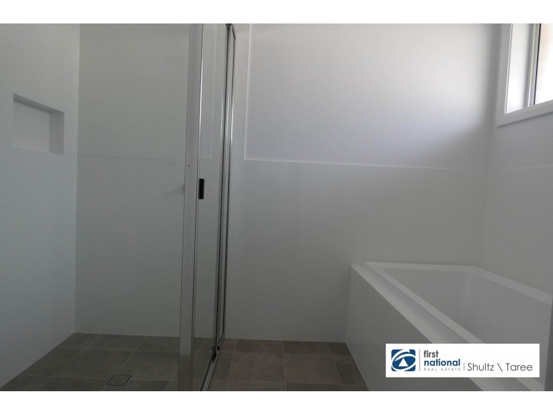 27 Melaleuca Place, Taree NSW 2430