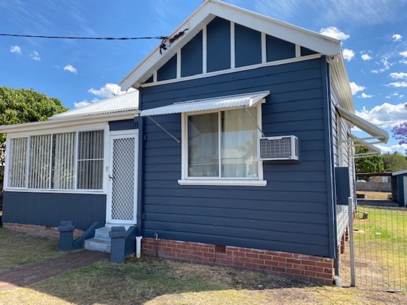 4 Frances Street, Taree NSW 2430