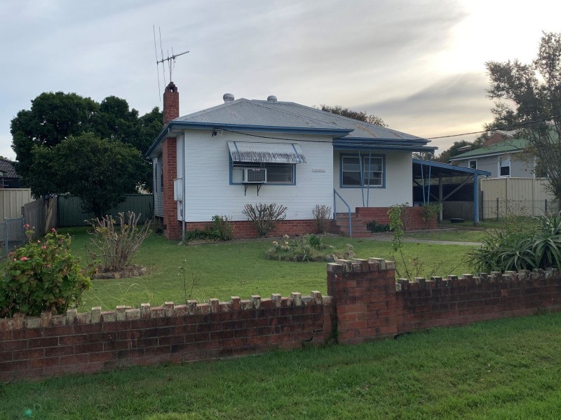 8 Latham Avenue, Taree NSW 2430