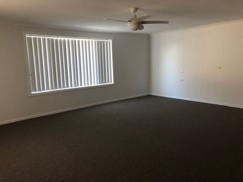 24 Joel Drive, Old Bar NSW 2430