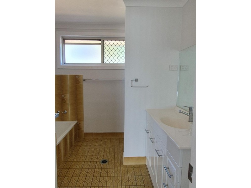 24 Joel Drive, Old Bar NSW 2430