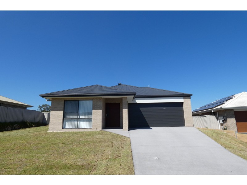 14 Pyrus Drive, Taree NSW 2430
