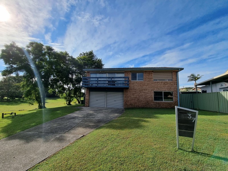 37 Bayview Crescent, Taree NSW 2430