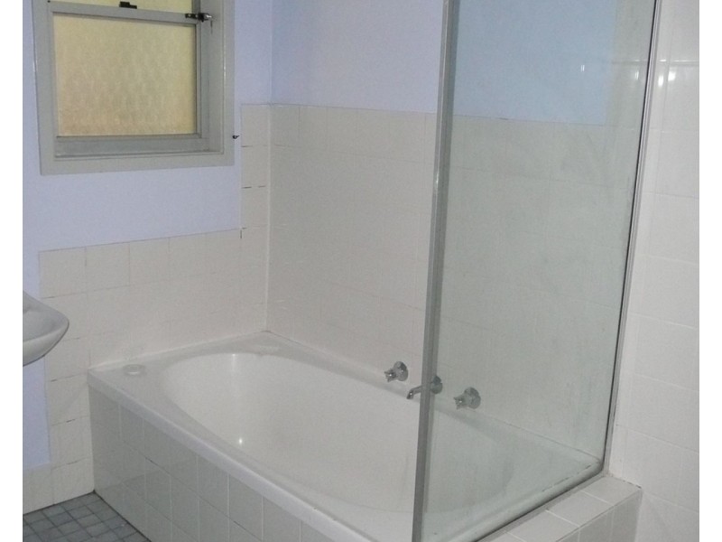 8 Hughes Street, Taree NSW 2430