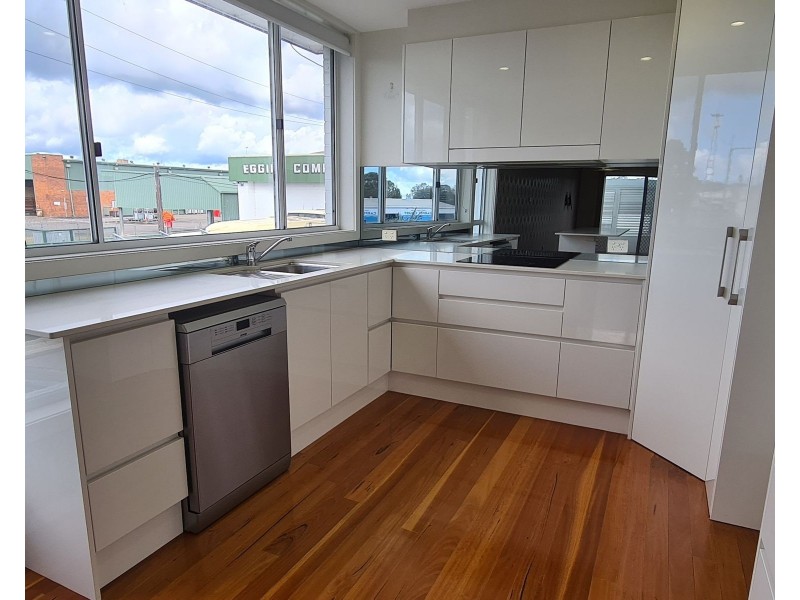 Flat//2 Elizabeth Avenue, Taree NSW 2430