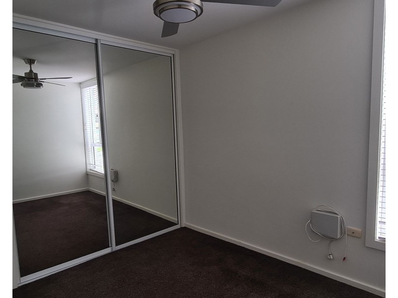 Flat//2 Elizabeth Avenue, Taree NSW 2430
