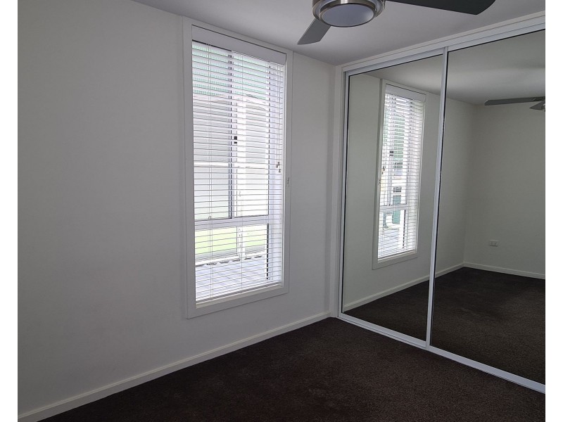 Flat//2 Elizabeth Avenue, Taree NSW 2430