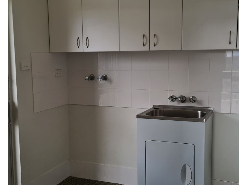 Flat//2 Elizabeth Avenue, Taree NSW 2430