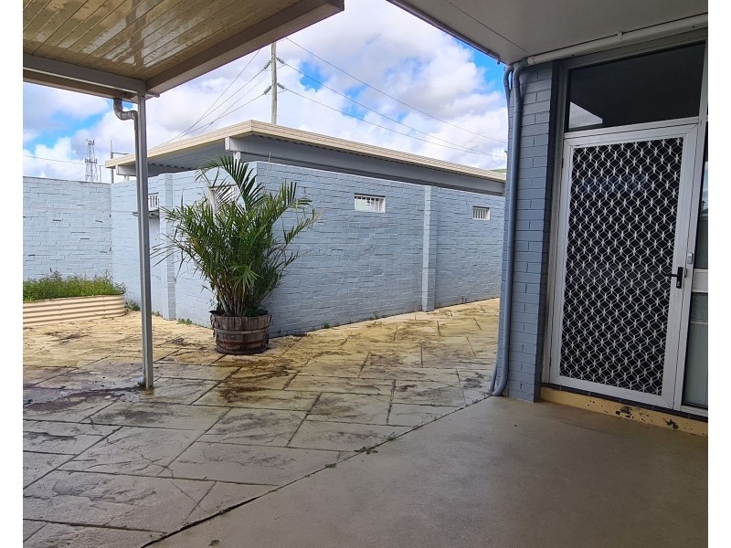 Flat//2 Elizabeth Avenue, Taree NSW 2430