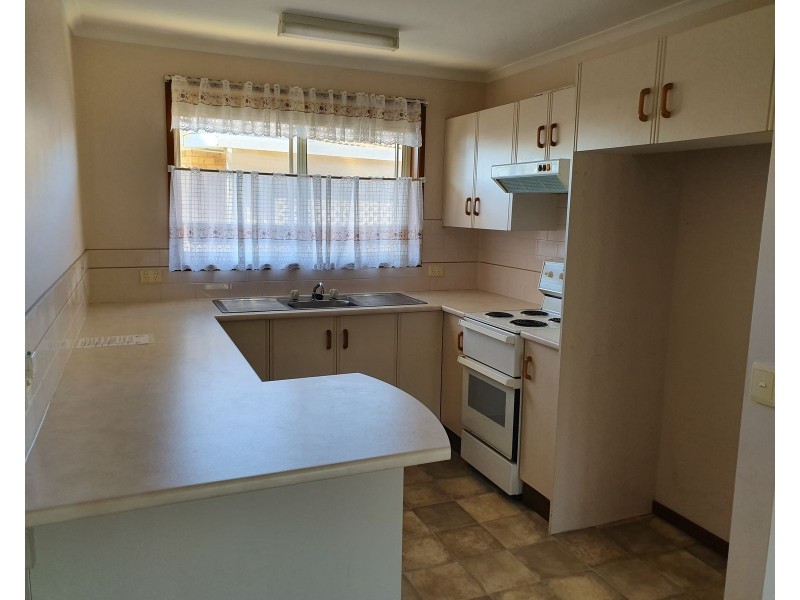 8/125 Edinburgh Drive, Taree NSW 2430