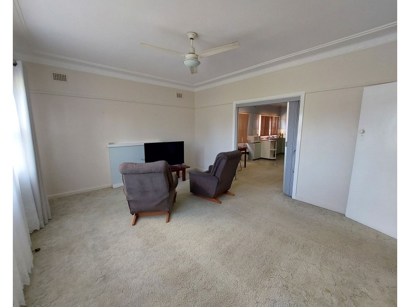27 Wynter Street, Taree NSW 2430