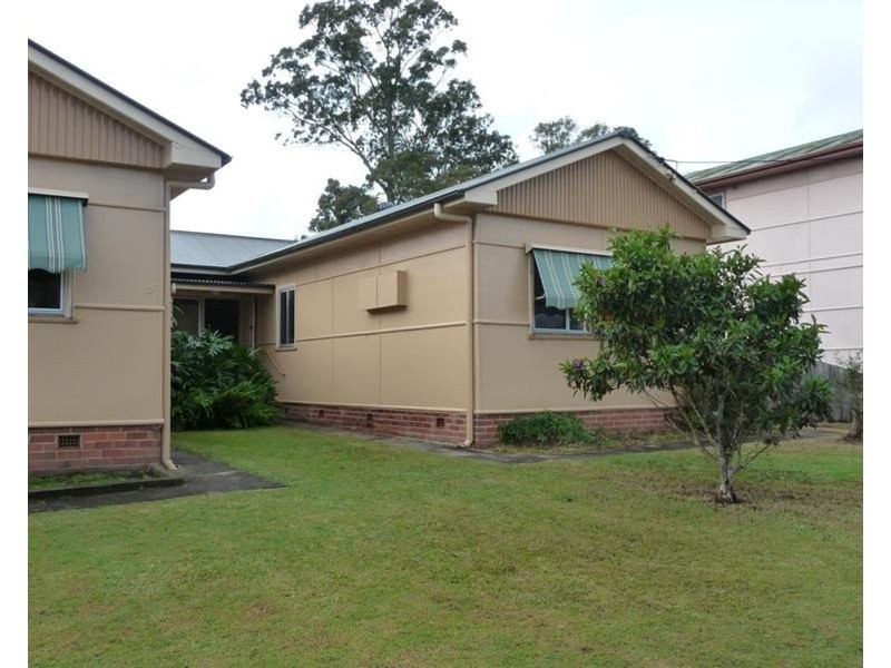 2/27 Railway Parade, Taree NSW 2430