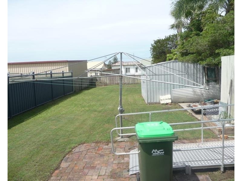 2/27 Railway Parade, Taree NSW 2430