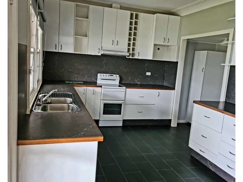 22 Edinburgh Drive, Taree NSW 2430