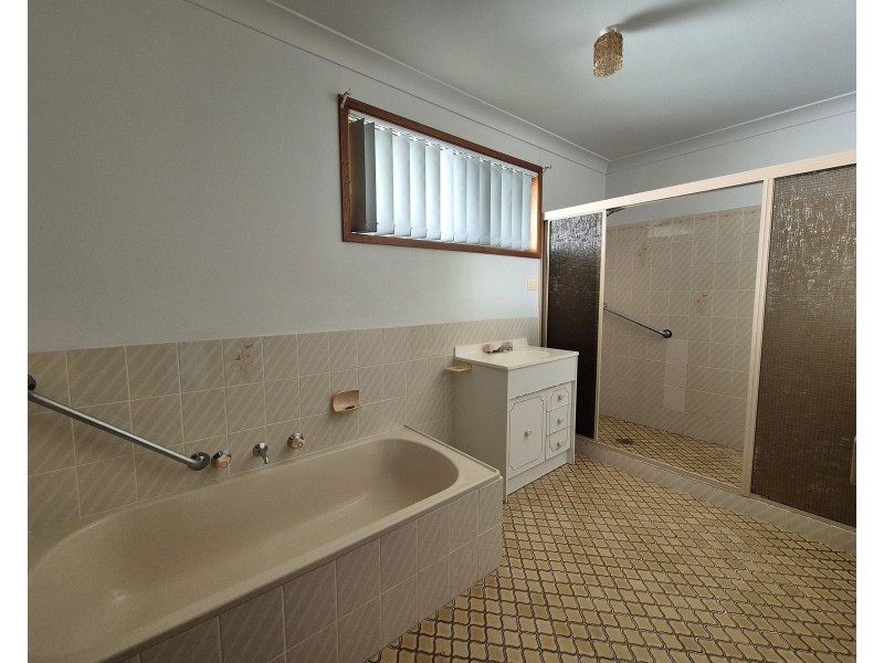 2/18 Pettitt Avenue, Taree NSW 2430