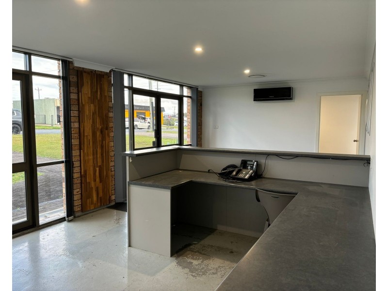 Bay 1/1a Coolabah Drive, Taree NSW 2430