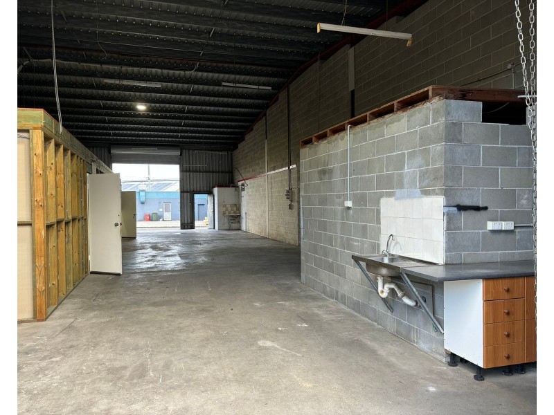 Bay 1/1a Coolabah Drive, Taree NSW 2430
