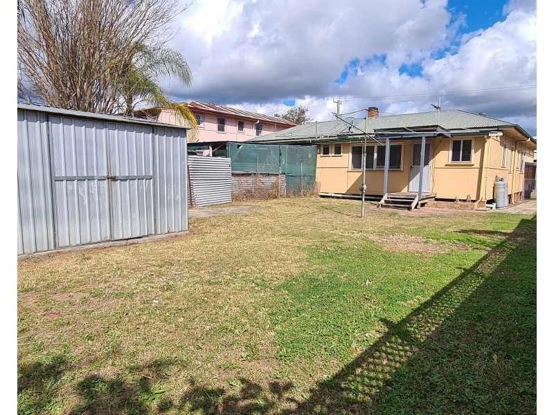 2/27 Railway Parade, Taree NSW 2430