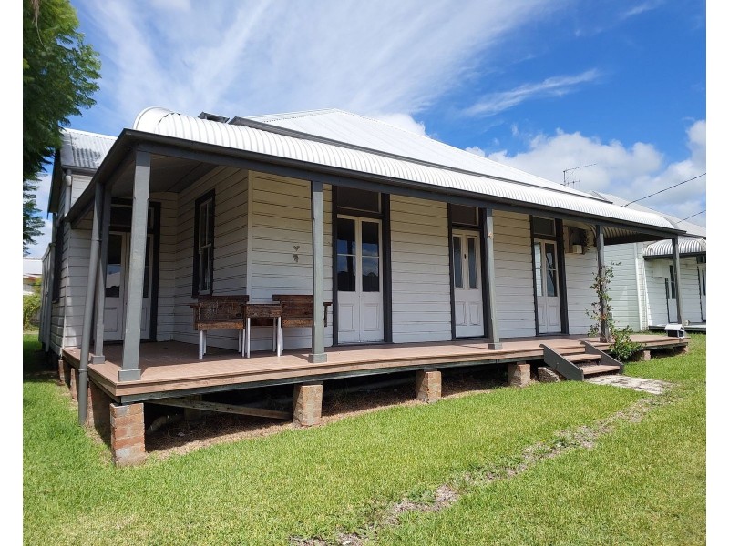 4 Commerce Street, Taree NSW 2430