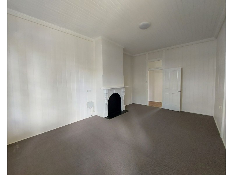 4 Commerce Street, Taree NSW 2430