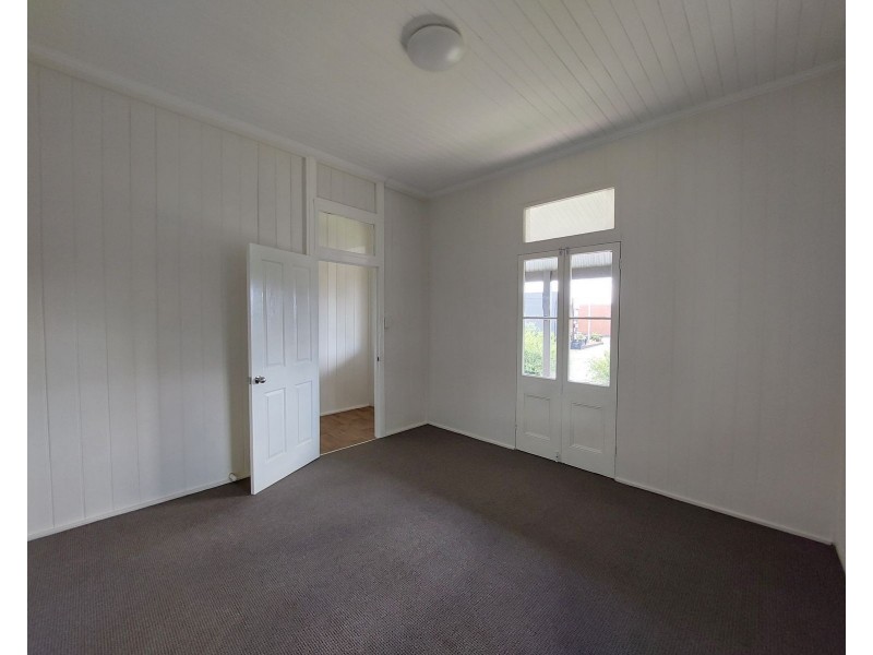 4 Commerce Street, Taree NSW 2430