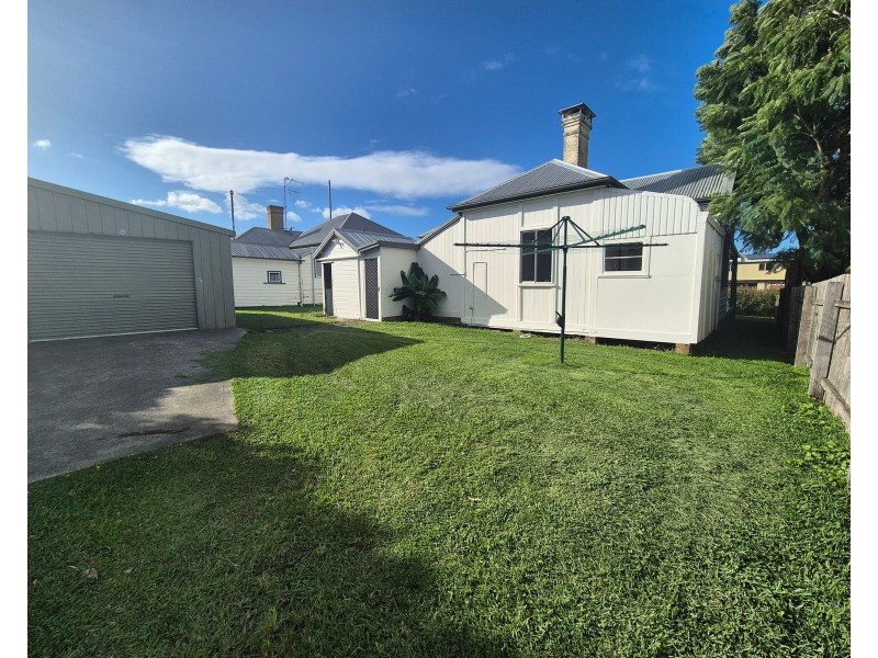 4 Commerce Street, Taree NSW 2430