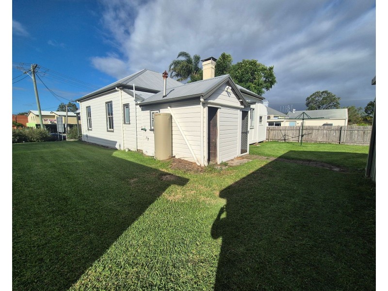 4 Commerce Street, Taree NSW 2430