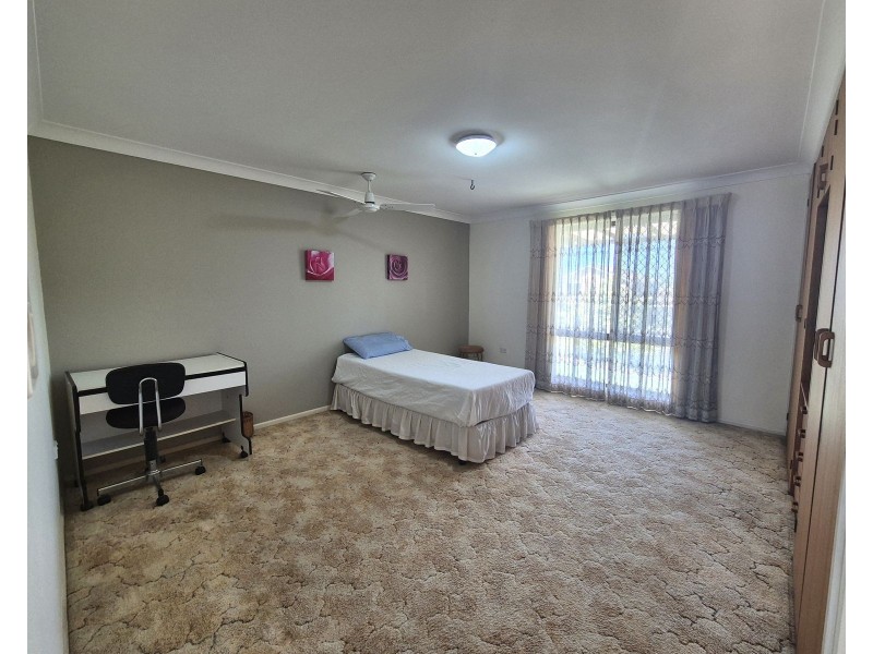 1/2 Lilac Close, Taree NSW 2430
