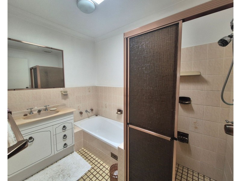 1/2 Lilac Close, Taree NSW 2430