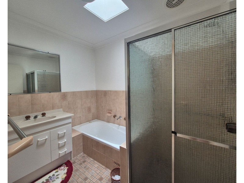 2/2 Lilac Close, Taree NSW 2430