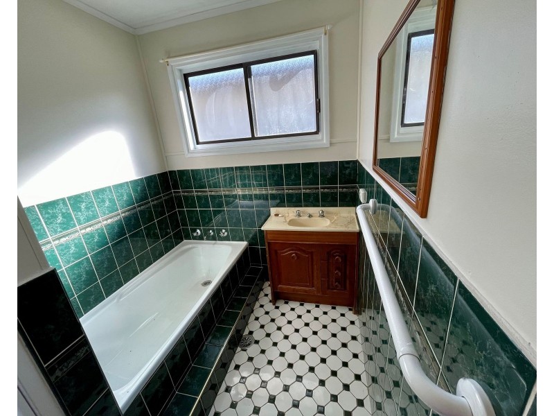 65 Bushland Drive, Taree NSW 2430