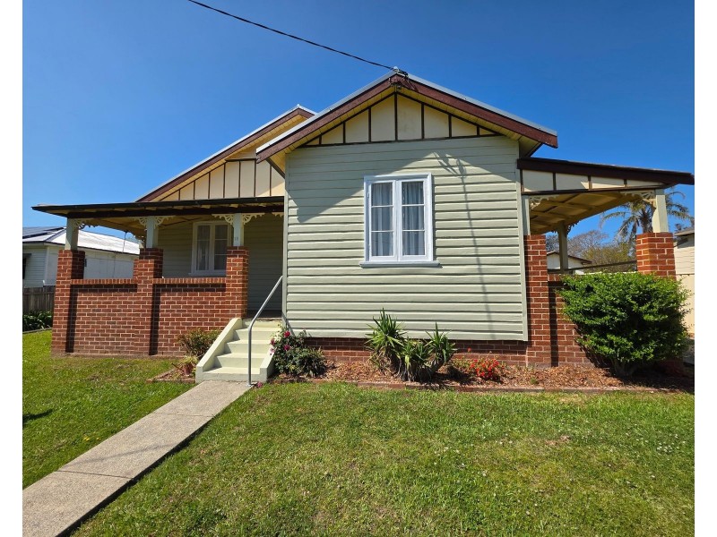 18 Beeton Parade, Taree NSW 2430