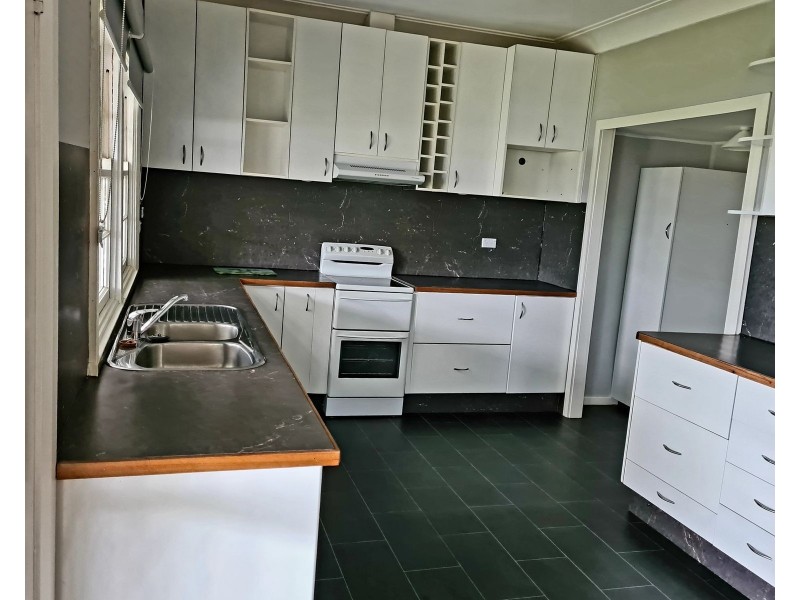 22 Edinburgh Drive, Taree NSW 2430