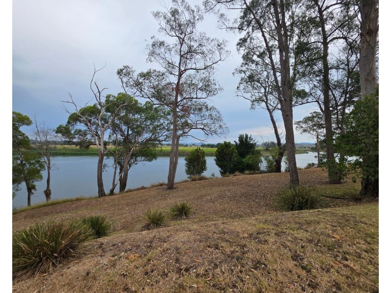 18 John Armstrong Close, Taree NSW 2430