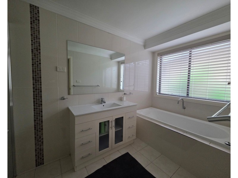 18 John Armstrong Close, Taree NSW 2430