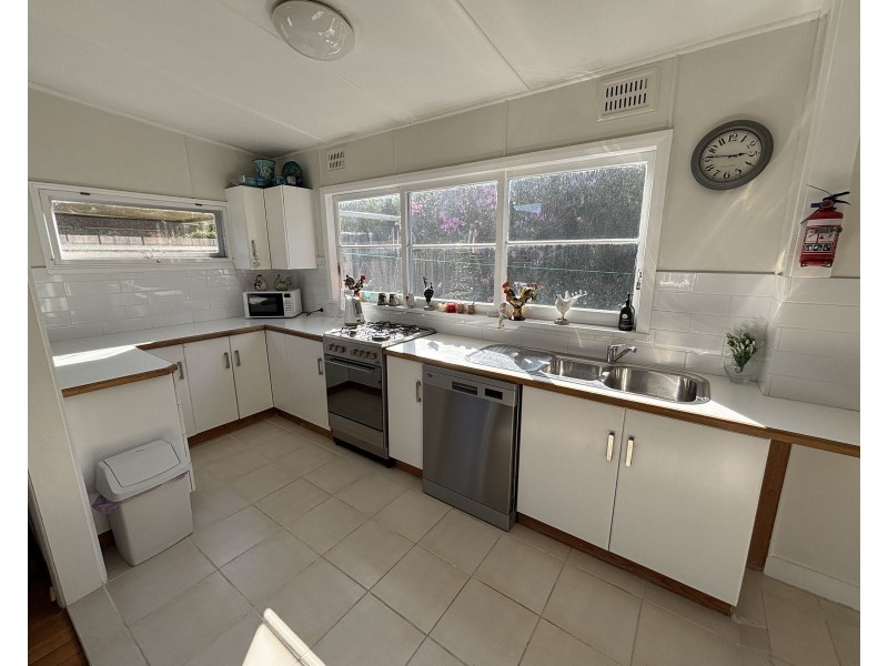 11 West End Avenue, Taree NSW 2430